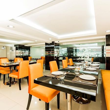 Le Touche Hotel Бангкок Экстерьер фото