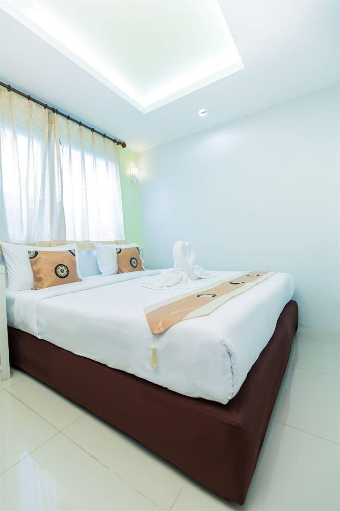 Le Touche Hotel Бангкок Экстерьер фото