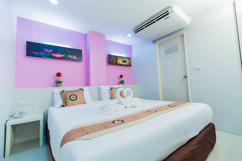 Le Touche Hotel Бангкок Экстерьер фото