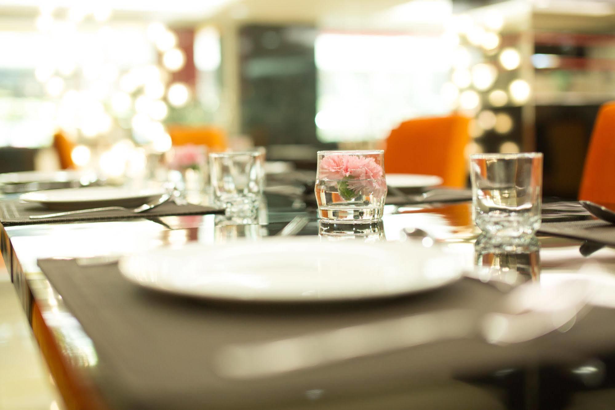 Le Touche Hotel Бангкок Экстерьер фото