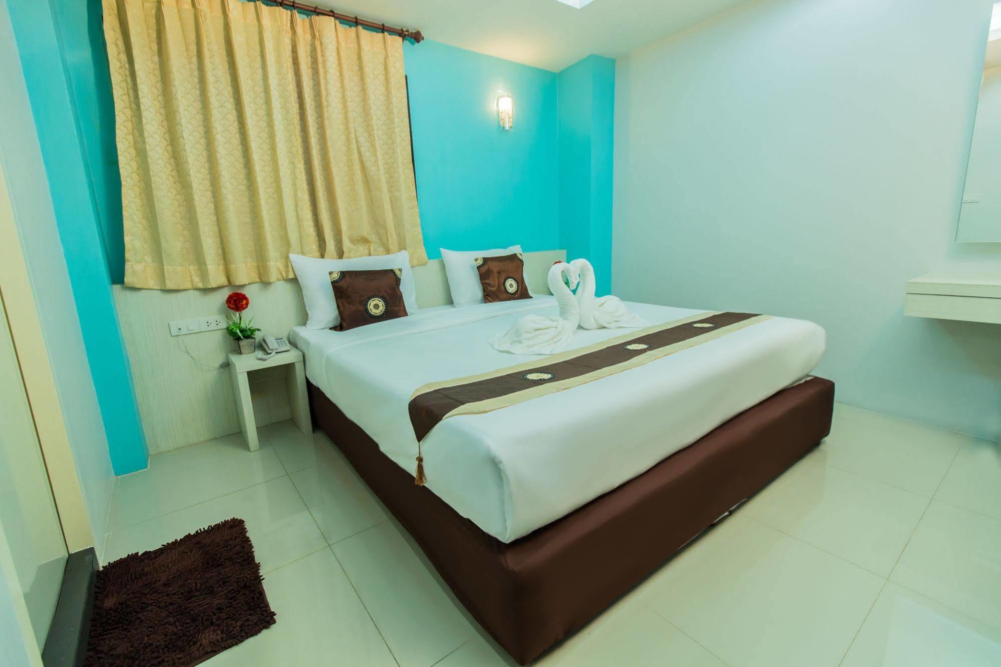 Le Touche Hotel Бангкок Экстерьер фото