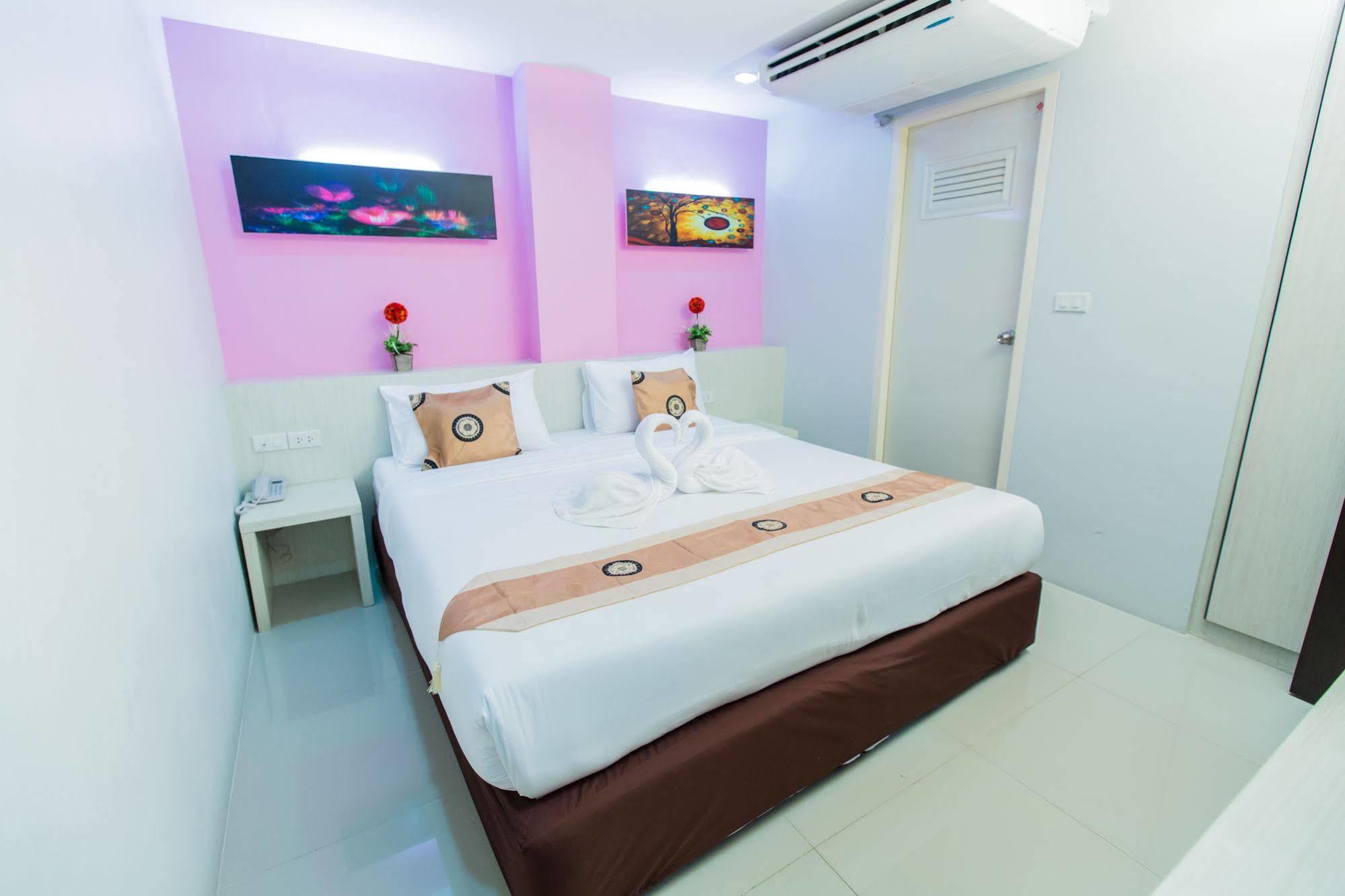 Le Touche Hotel Бангкок Экстерьер фото