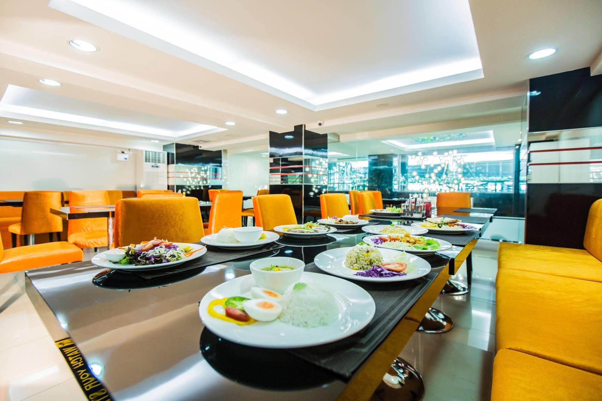 Le Touche Hotel Бангкок Экстерьер фото